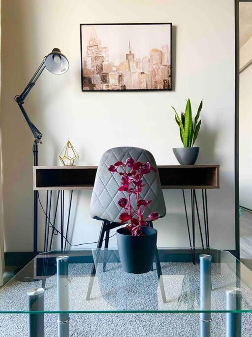 Cozy & Modern - Near The Airport *